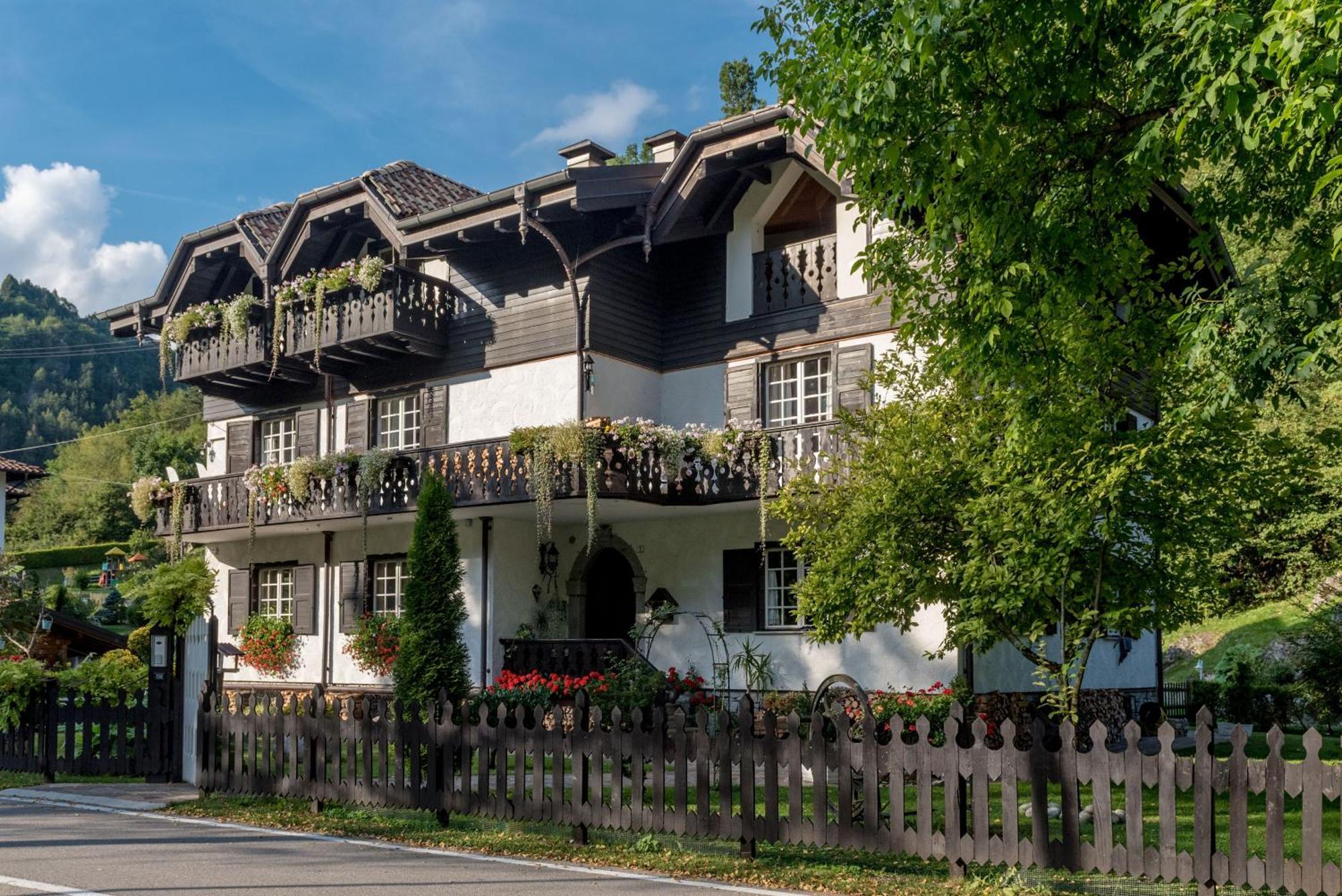 Good Life Hotel Garden Pieve Di Ledro Buitenkant foto