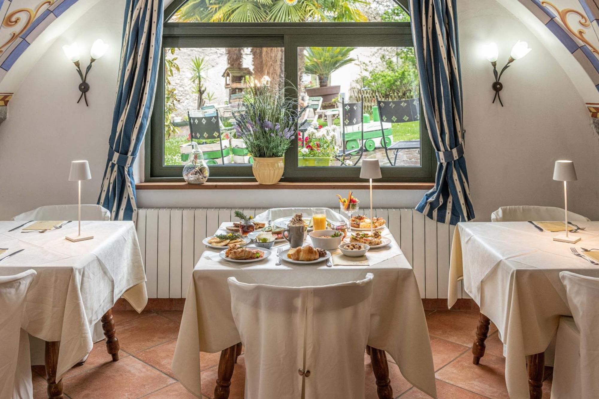 Good Life Hotel Garden Pieve Di Ledro Buitenkant foto